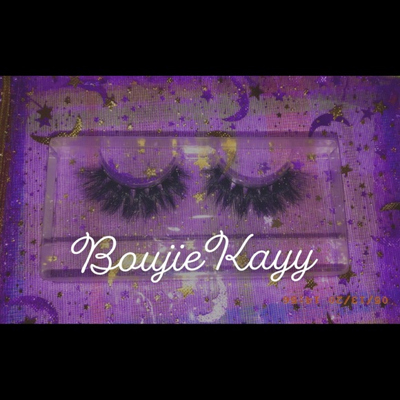 Lashes - Picture 9 of 11